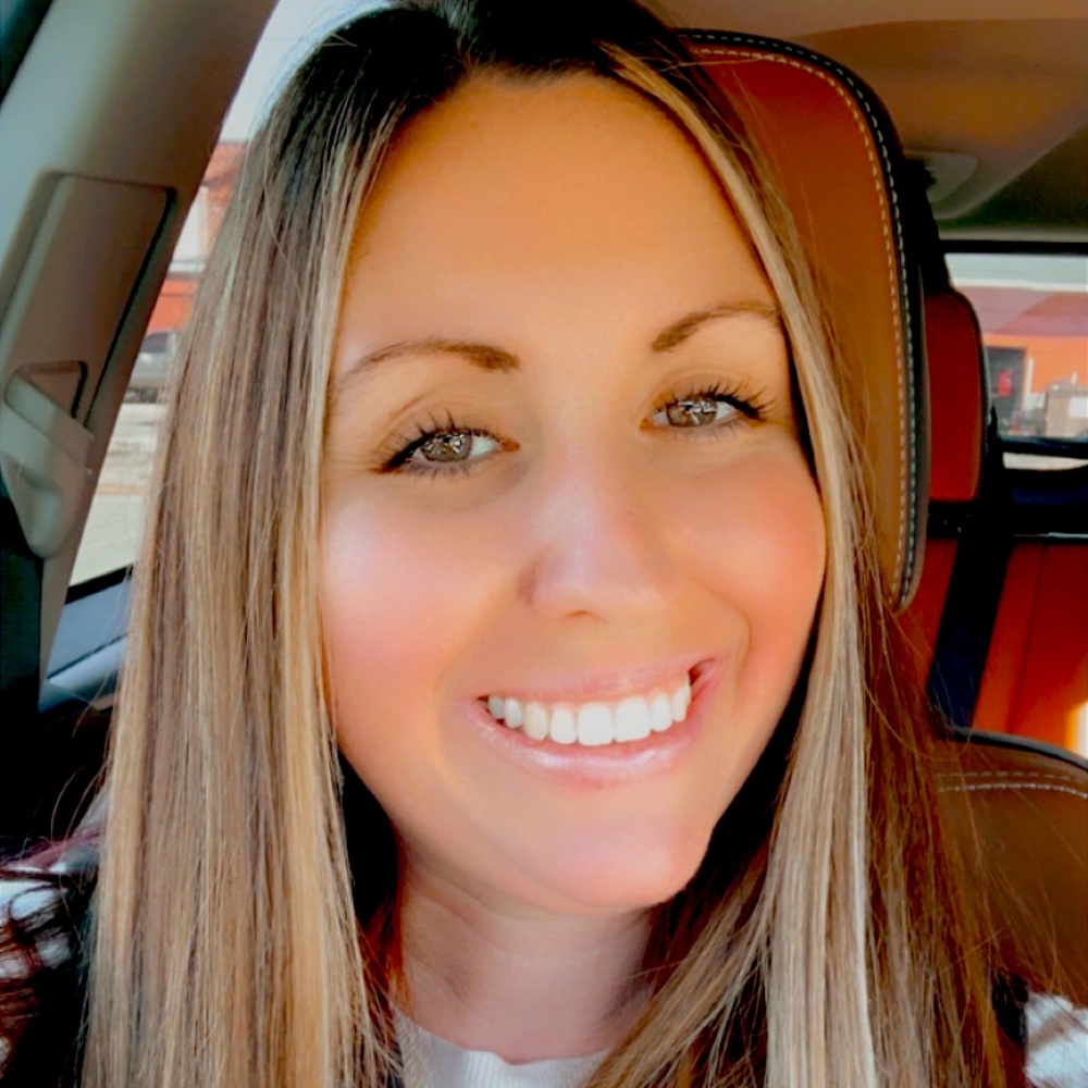 Meet your Posher, Cassandra